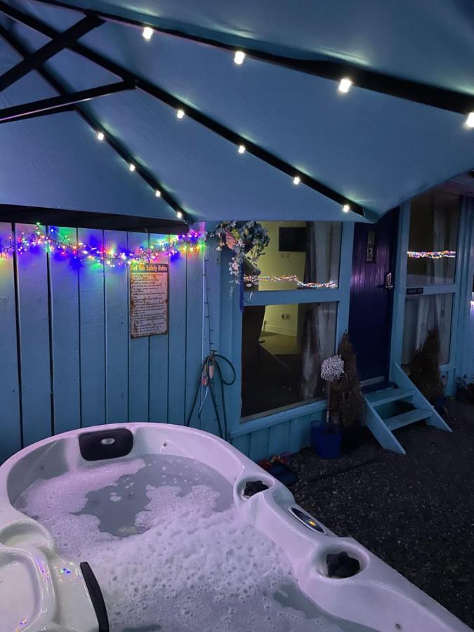 Bankhead Accommodation With Hot Tub Aberdeenshire Gamrie Exterior photo