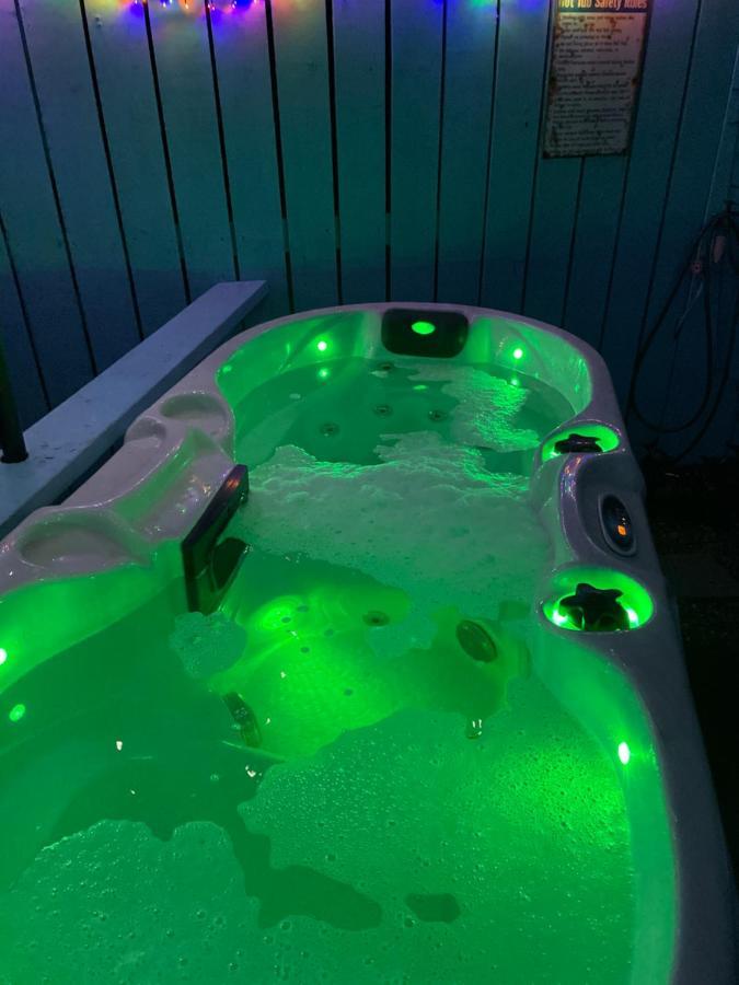 Bankhead Accommodation With Hot Tub Aberdeenshire Gamrie Exterior photo